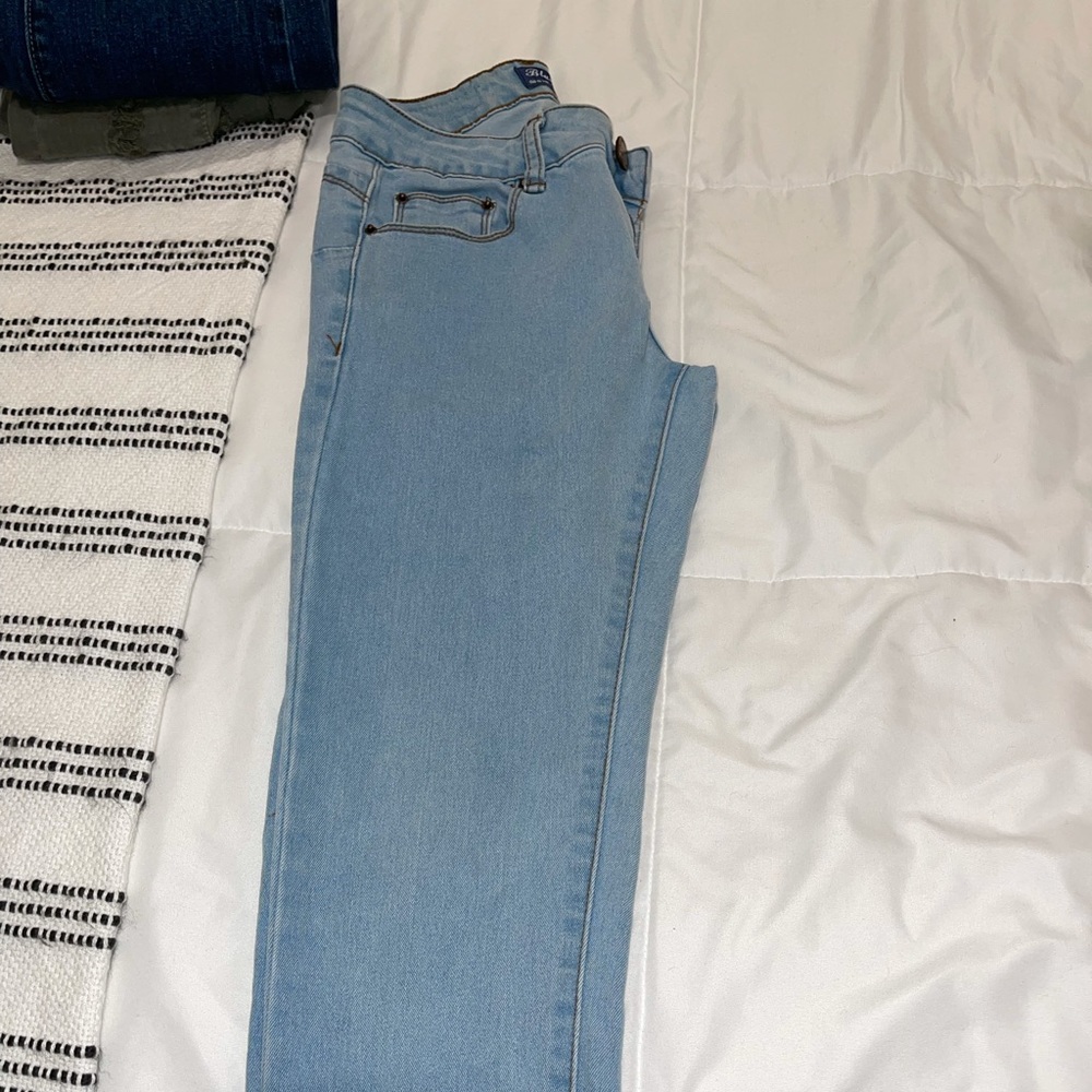 Light wash skinny jeans. Size 3
